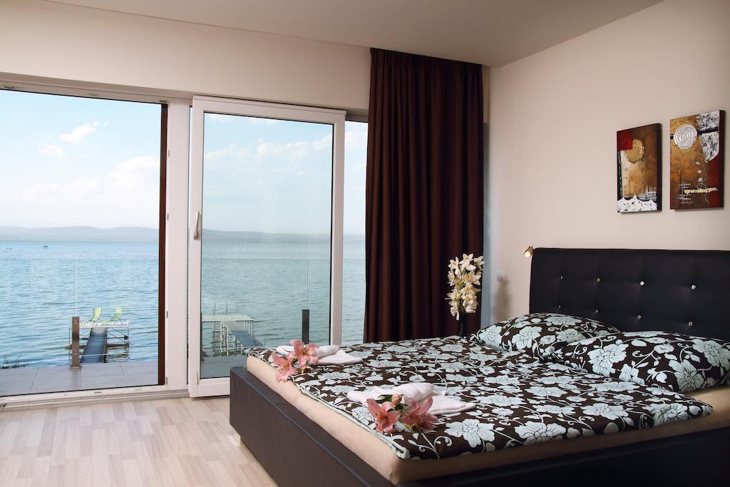 Villa Aba Sea House Balatonszarszo Habitación foto